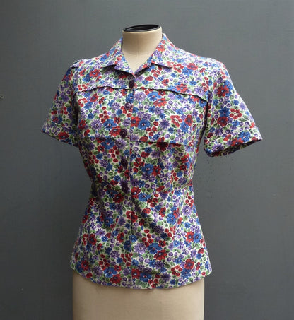 Vintage 1940s Handmade Blouse Floral Novelty Print Cotton Deco Buttons XS