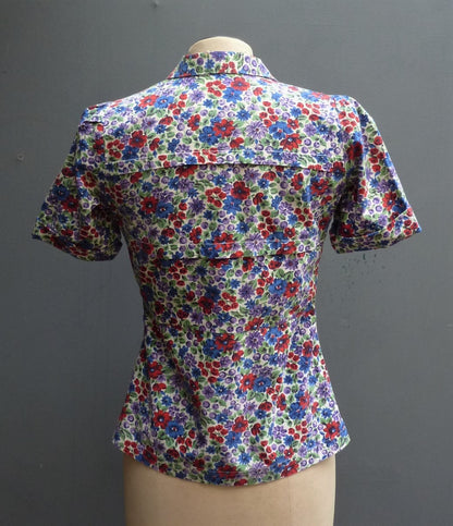 Vintage 1940s Handmade Blouse Floral Novelty Print Cotton Deco Buttons XS