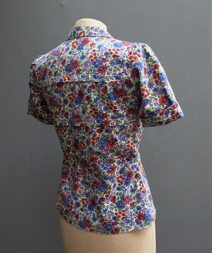 Vintage 1940s Handmade Blouse Floral Novelty Print Cotton Deco Buttons XS