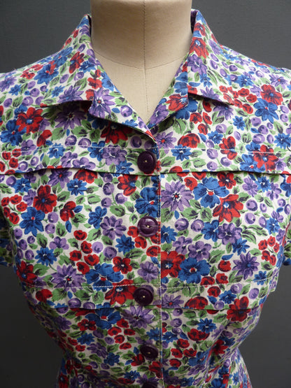 Vintage 1940s Handmade Blouse Floral Novelty Print Cotton Deco Buttons XS
