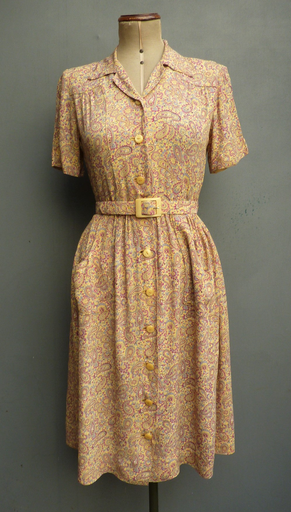 Vintage 1940s Dress Paisley Rayon Crepe Yellow Magenta Print UK M
