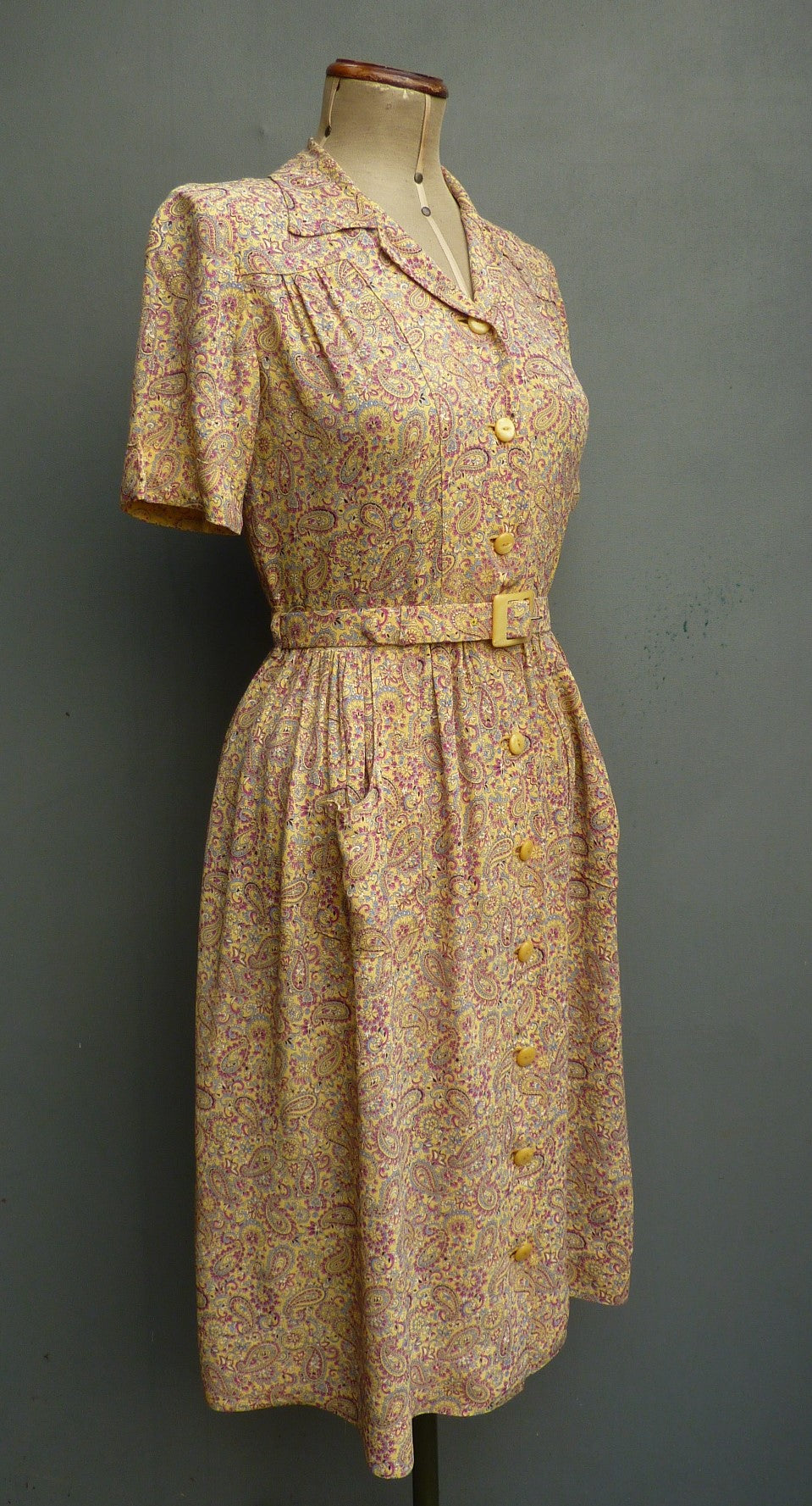 Vintage 1940s Dress Paisley Rayon Crepe Yellow Magenta Print UK M