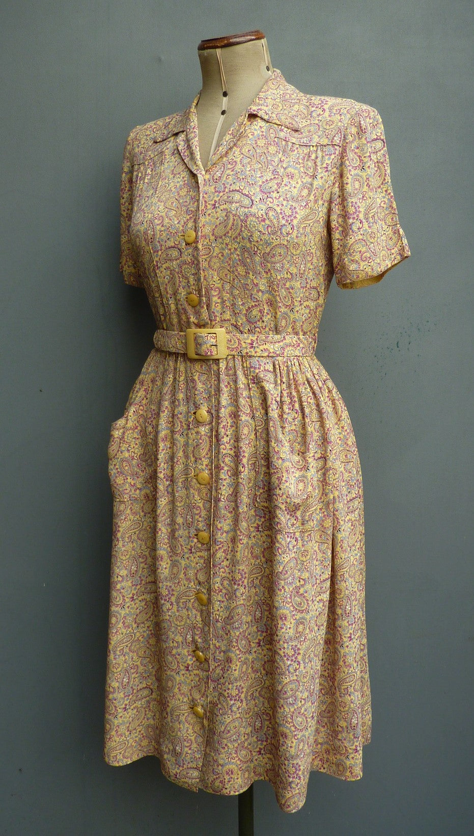 Vintage 1940s Dress Paisley Rayon Crepe Yellow Magenta Print UK M