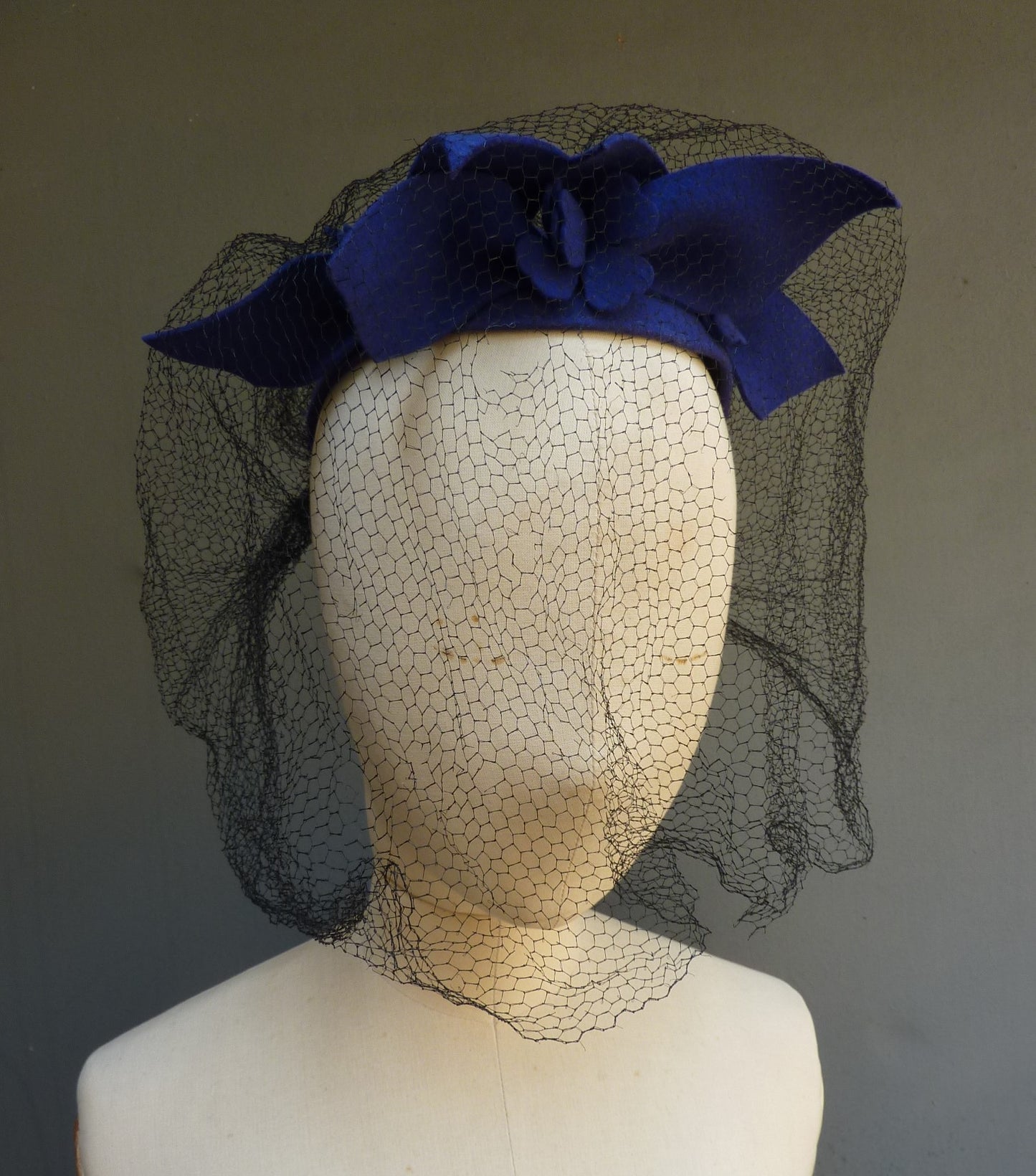 Vintage 1940s Blue Felt Hat Flower Trim Skull Cap With Net