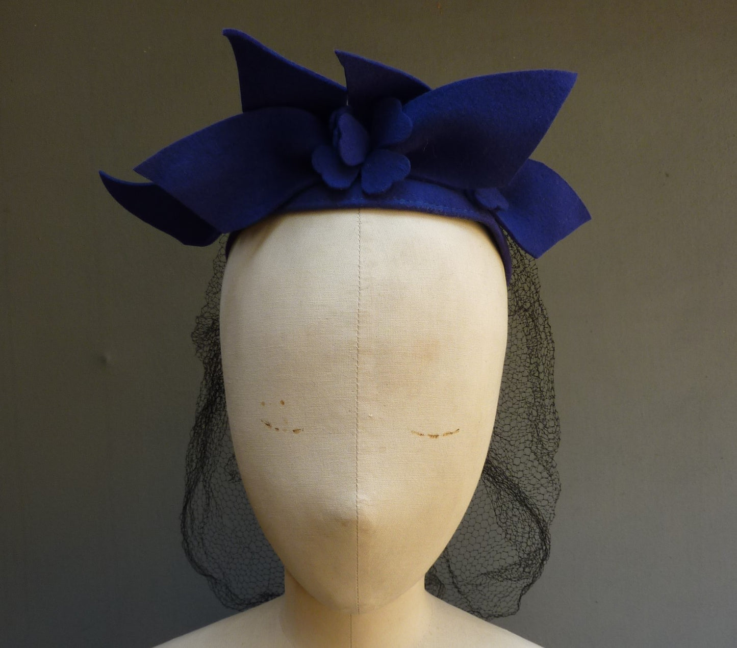 Vintage 1940s Blue Felt Hat Flower Trim Skull Cap With Net