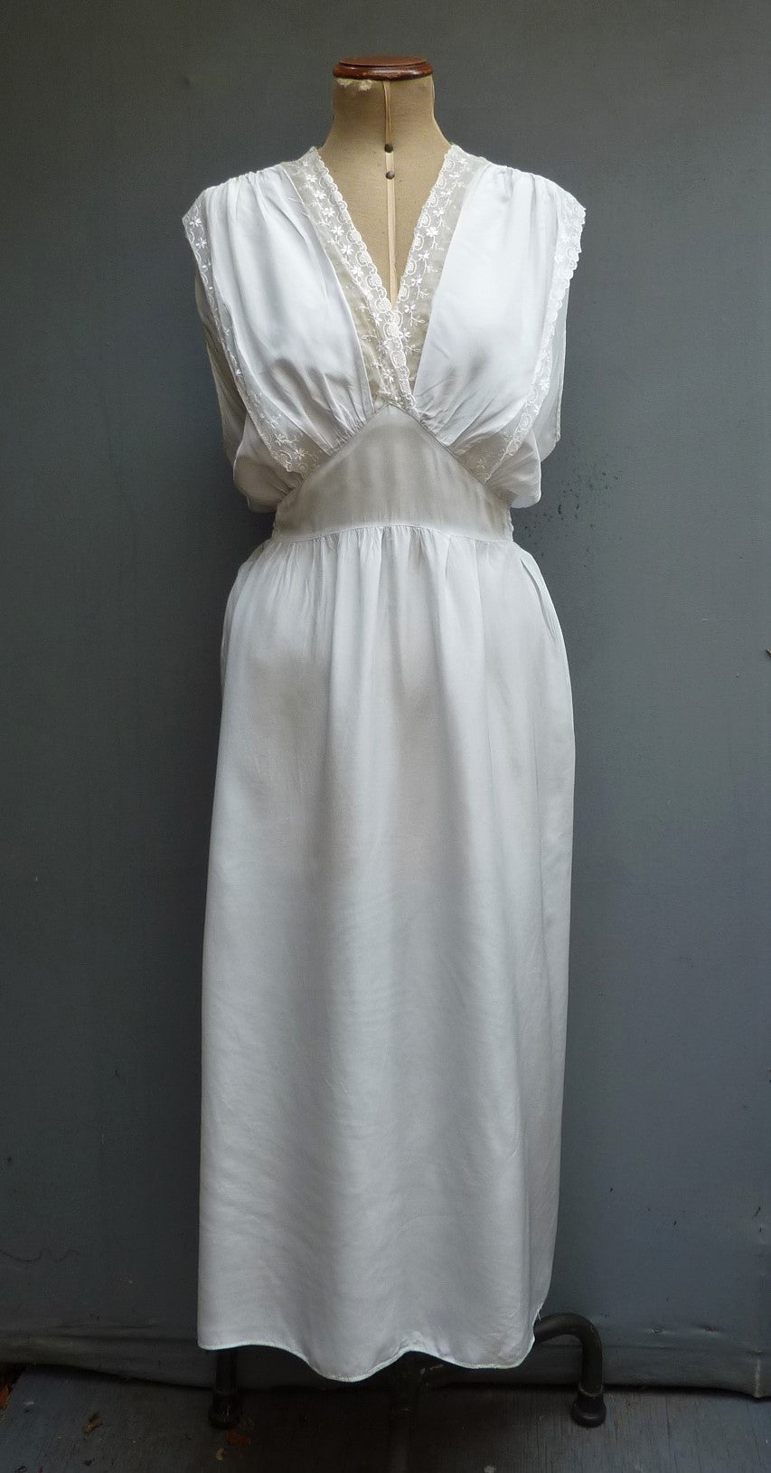 Vintage 1940s Night Dress Pale Blue Rayon Lace Trim Nightie Lingerie Gown UK XL