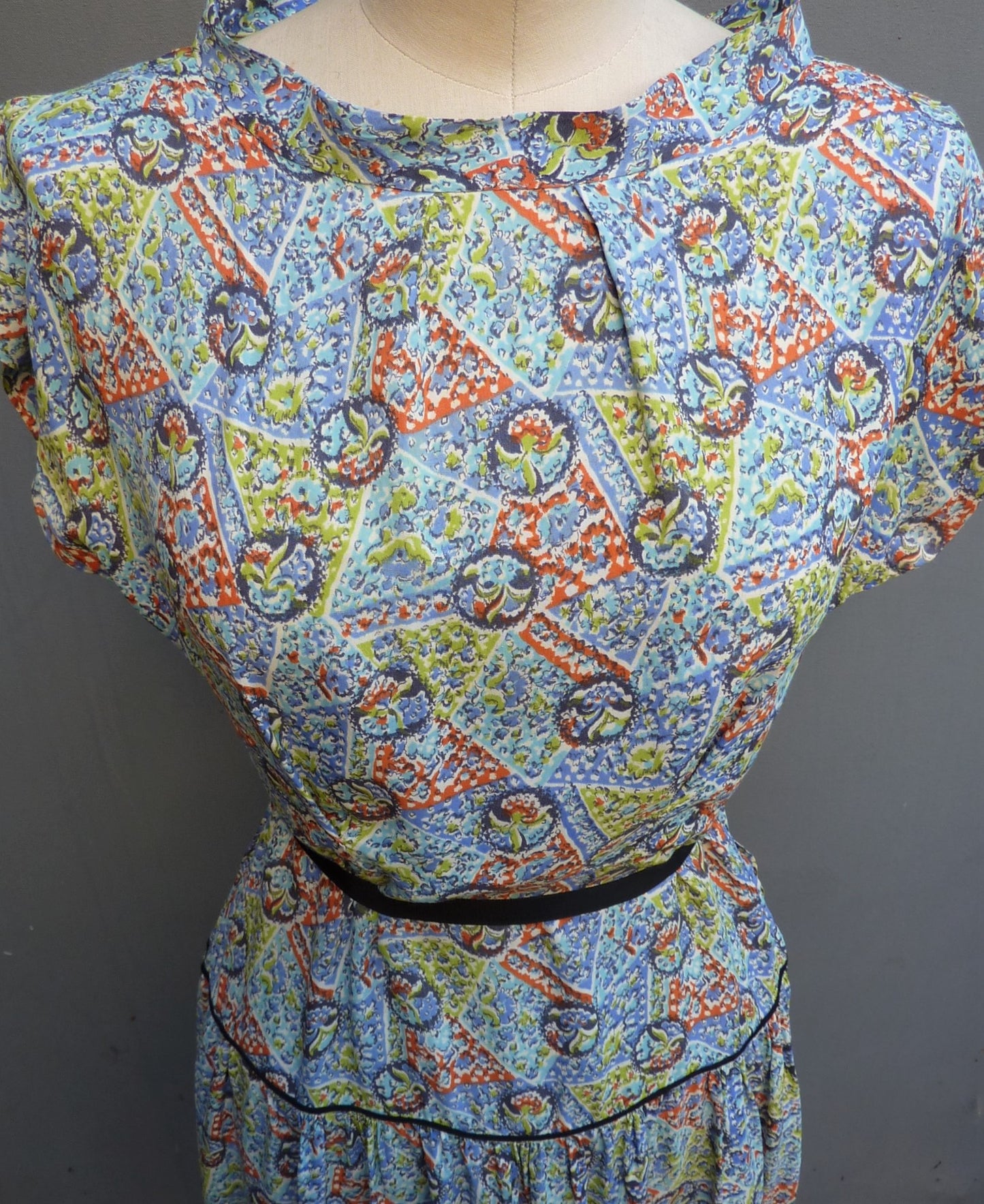 Beautiful Original Vintage 1940s Dress Abstract Floral Print Printed Rayon Dolman UK XS