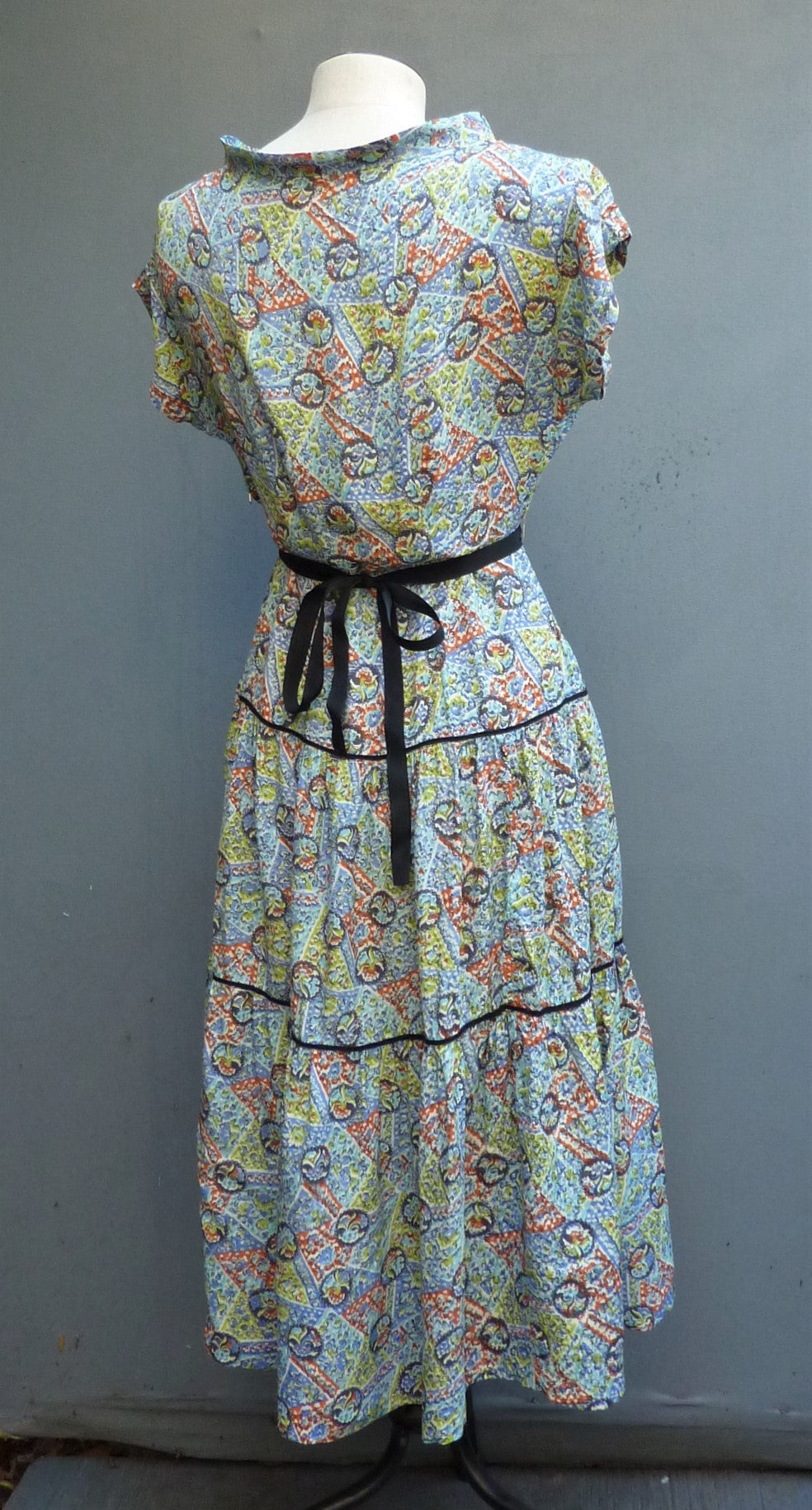 Beautiful Original Vintage 1940s Dress Abstract Floral Print Printed Rayon Dolman UK XS