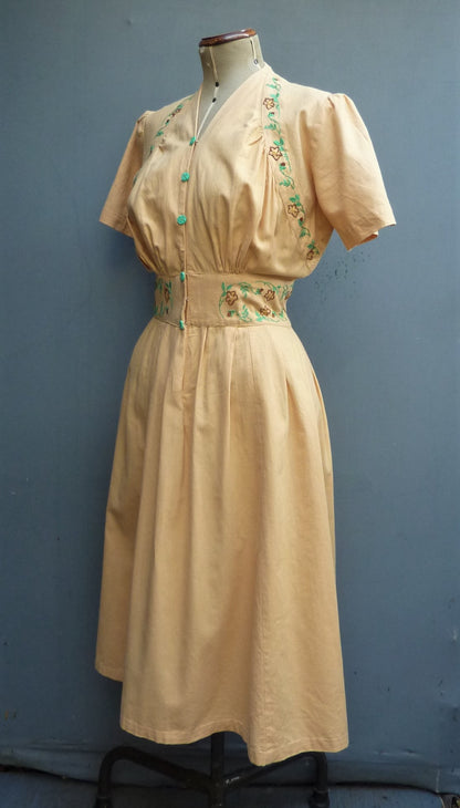 Delightful Original 1940s Shirtwaister Dress Pale Apricot Floral Embroidered UK S/M