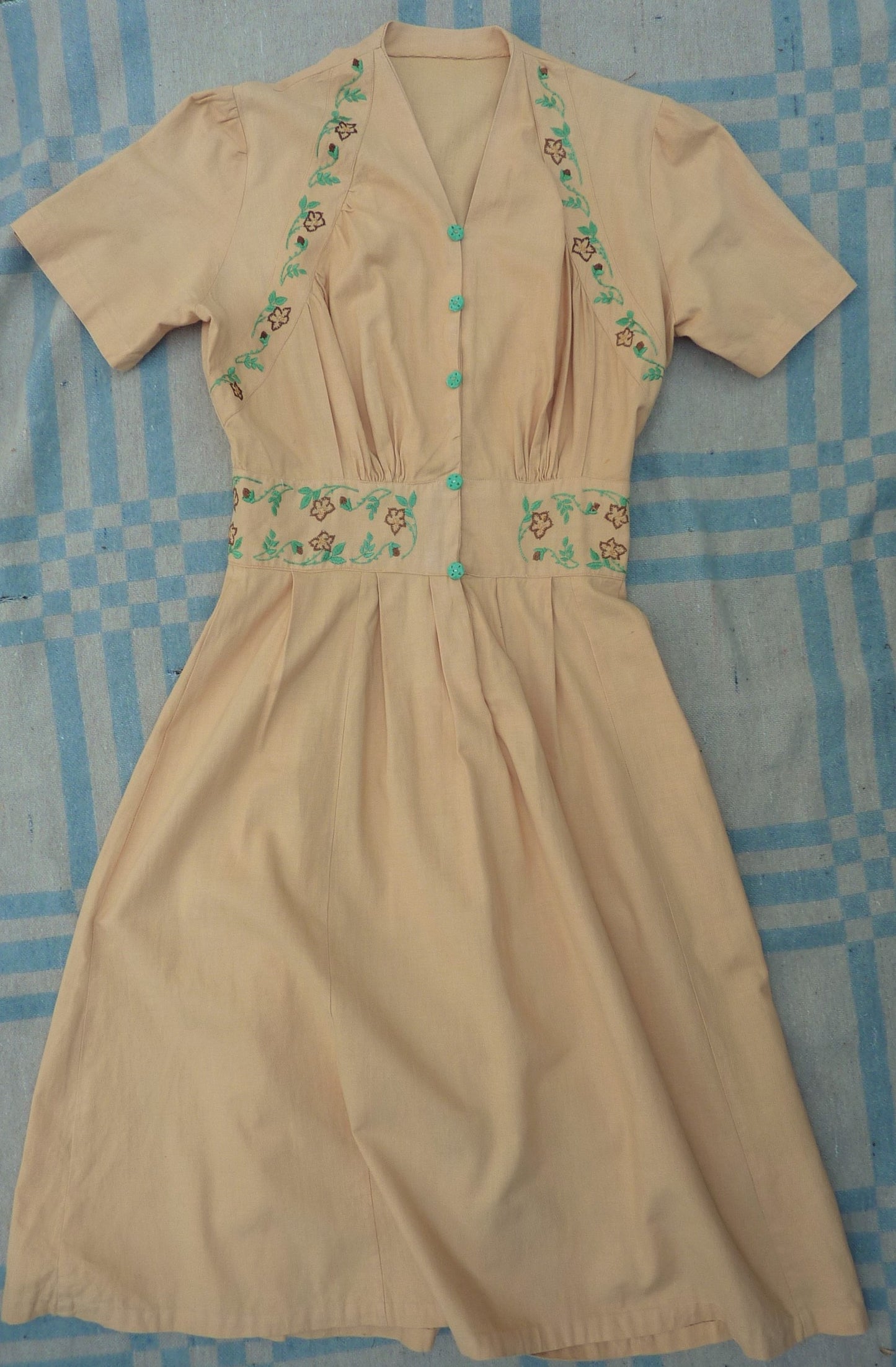 Delightful Original 1940s Shirtwaister Dress Pale Apricot Floral Embroidered UK S/M