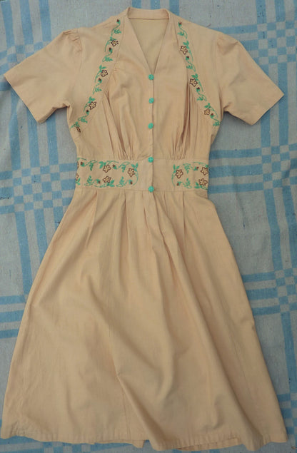 Delightful Original 1940s Shirtwaister Dress Pale Apricot Floral Embroidered UK S/M