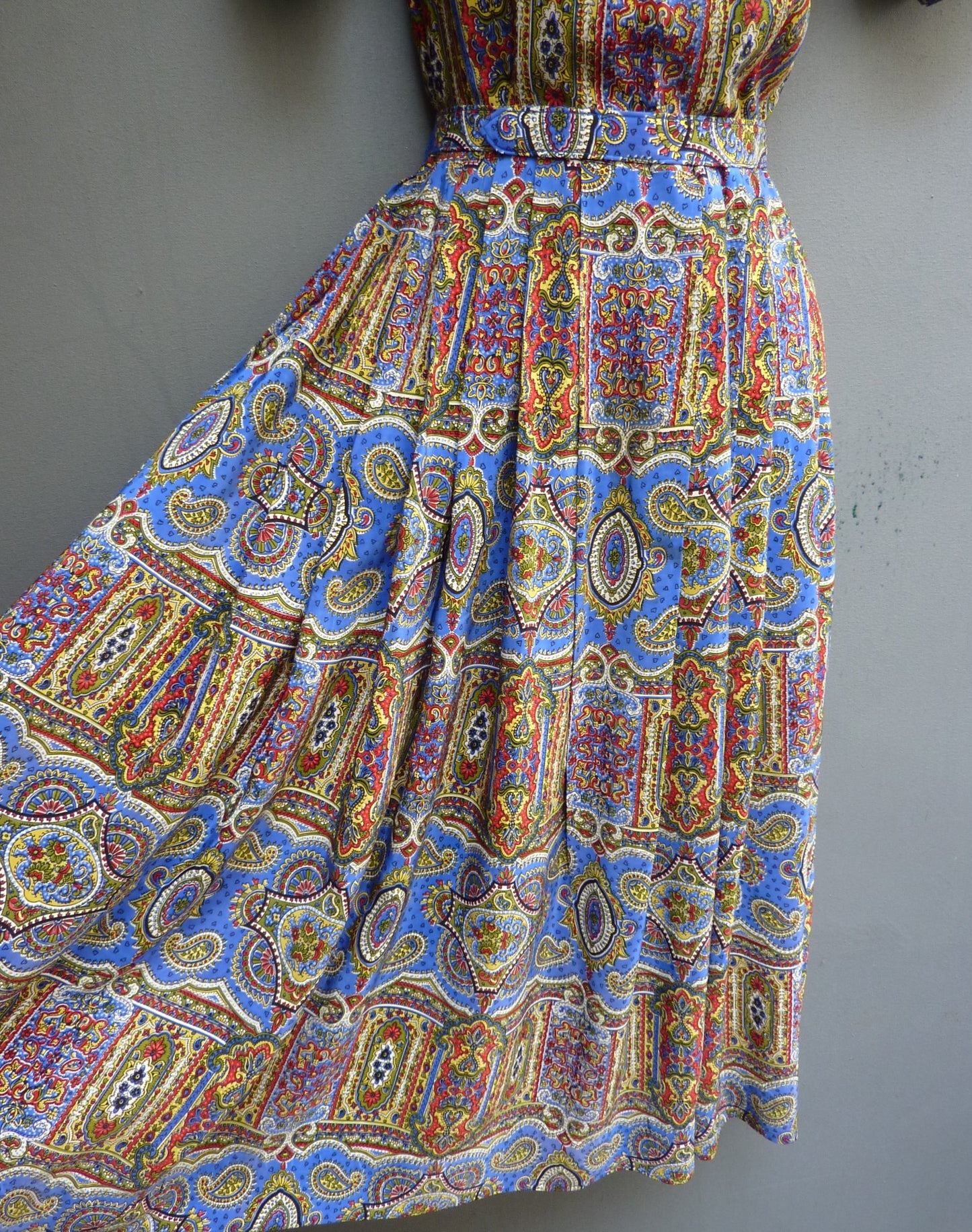 Superb Vintage 1950s Paisley Dress Novelty Printed Jewel Tone Rayon UK XXS/XS