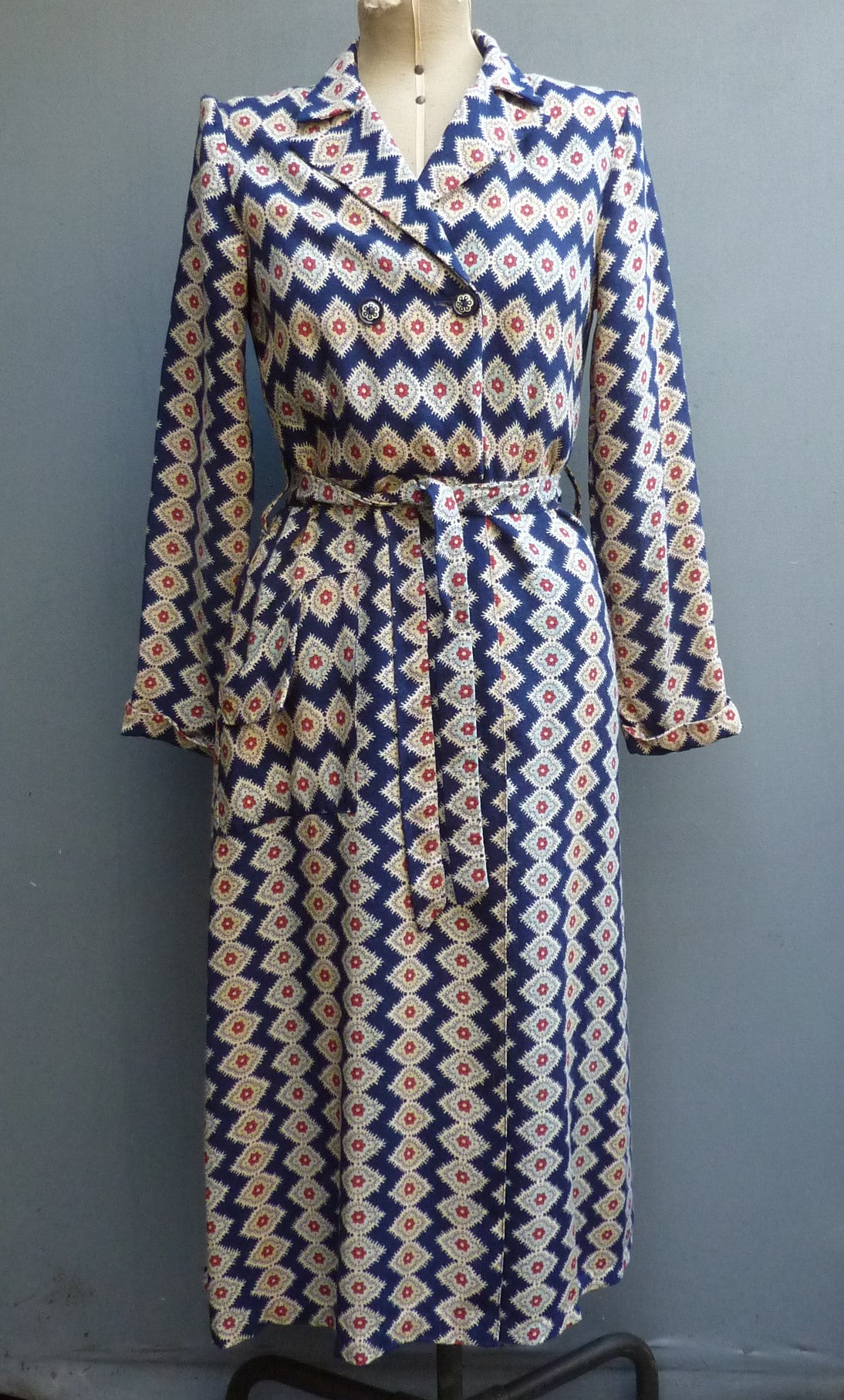 Vintage 1940s Housecoat Dressing Gown Robe Geometric Novelty Print UK S