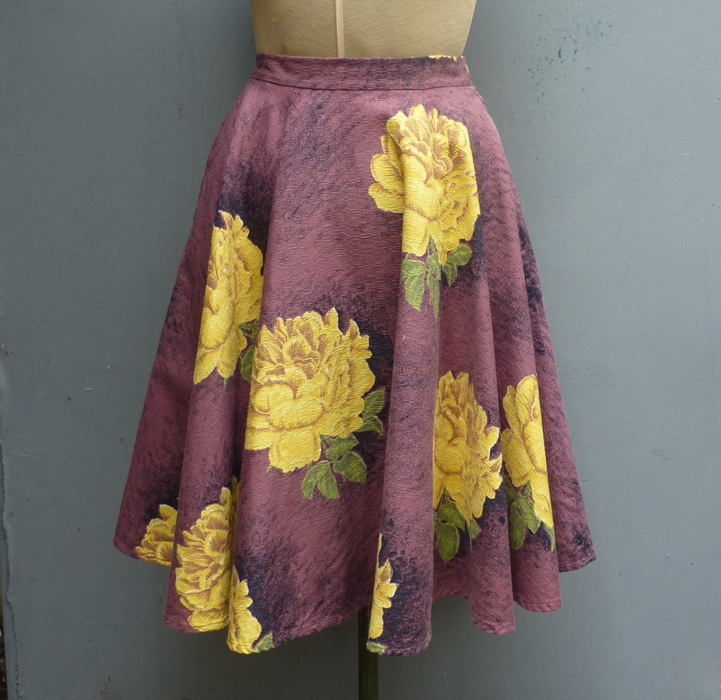 Super Original Vintage 1950s Circle Skirt Bold Floral Rose Print Barkcloth Bark Cloth UK S