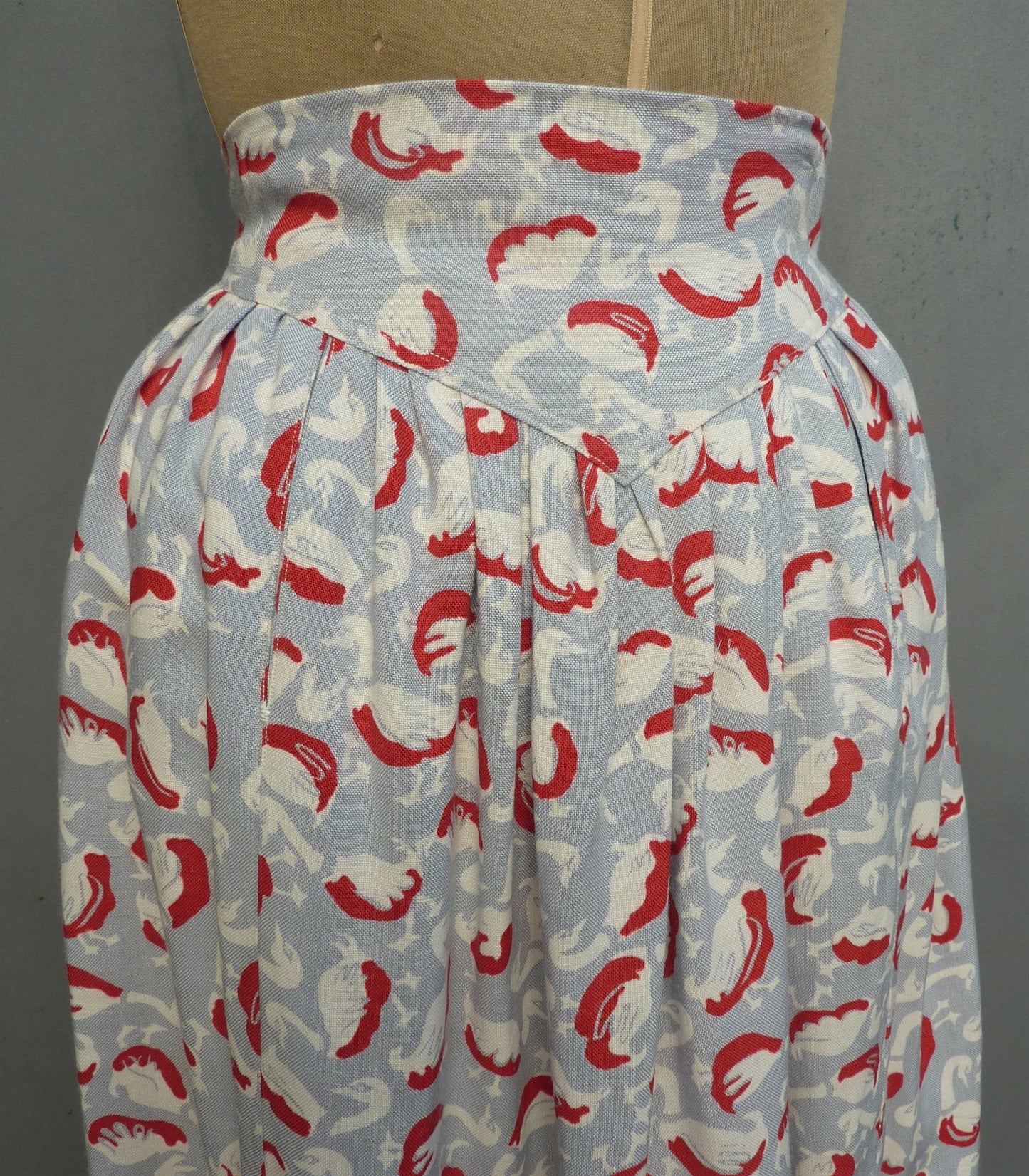 Wonderful Vintage 1940s Skirt Bold Novelty Goose Print Geese Ducks UK XS