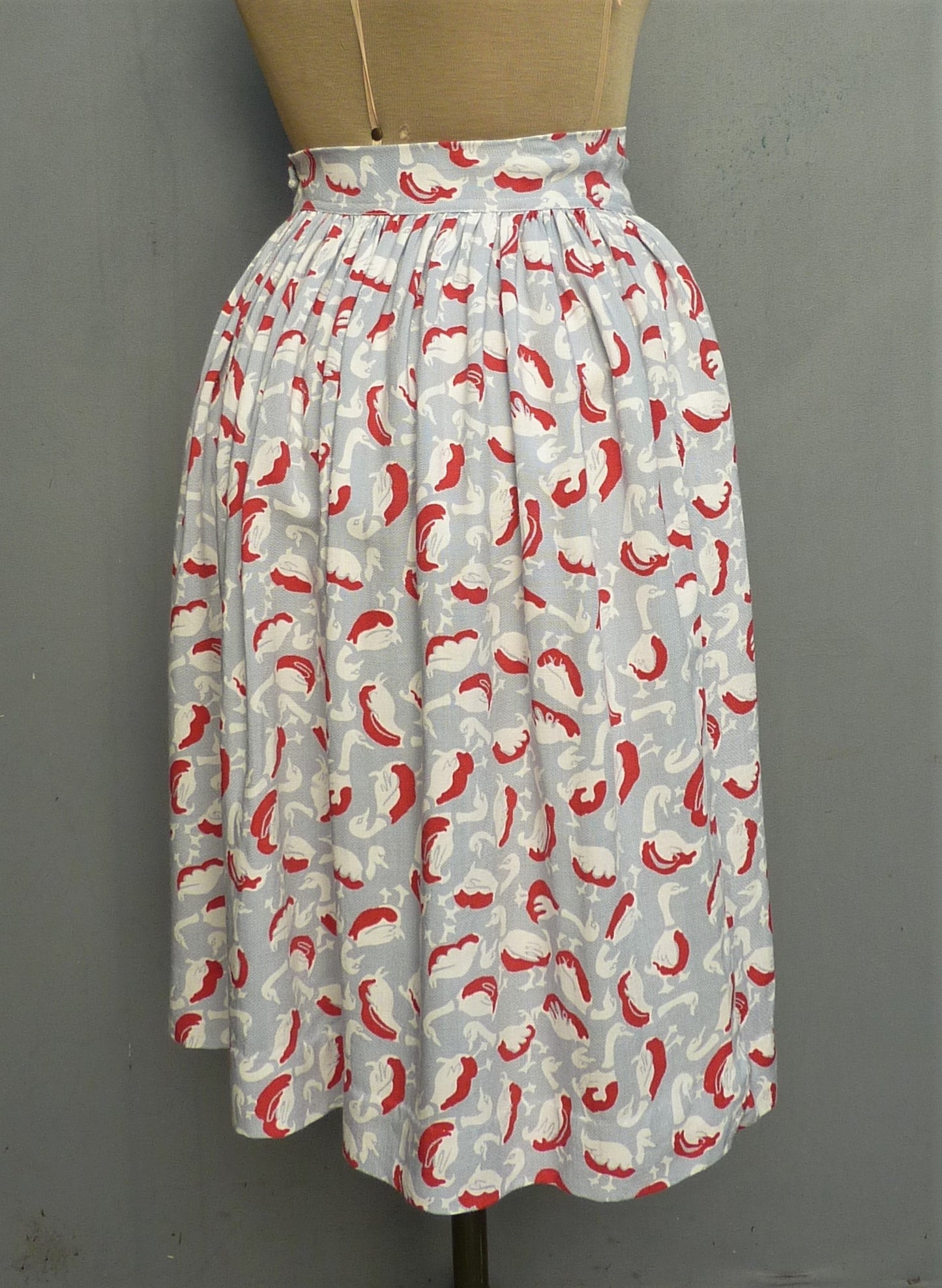 Wonderful Vintage 1940s Skirt Bold Novelty Goose Print Geese Ducks UK XS