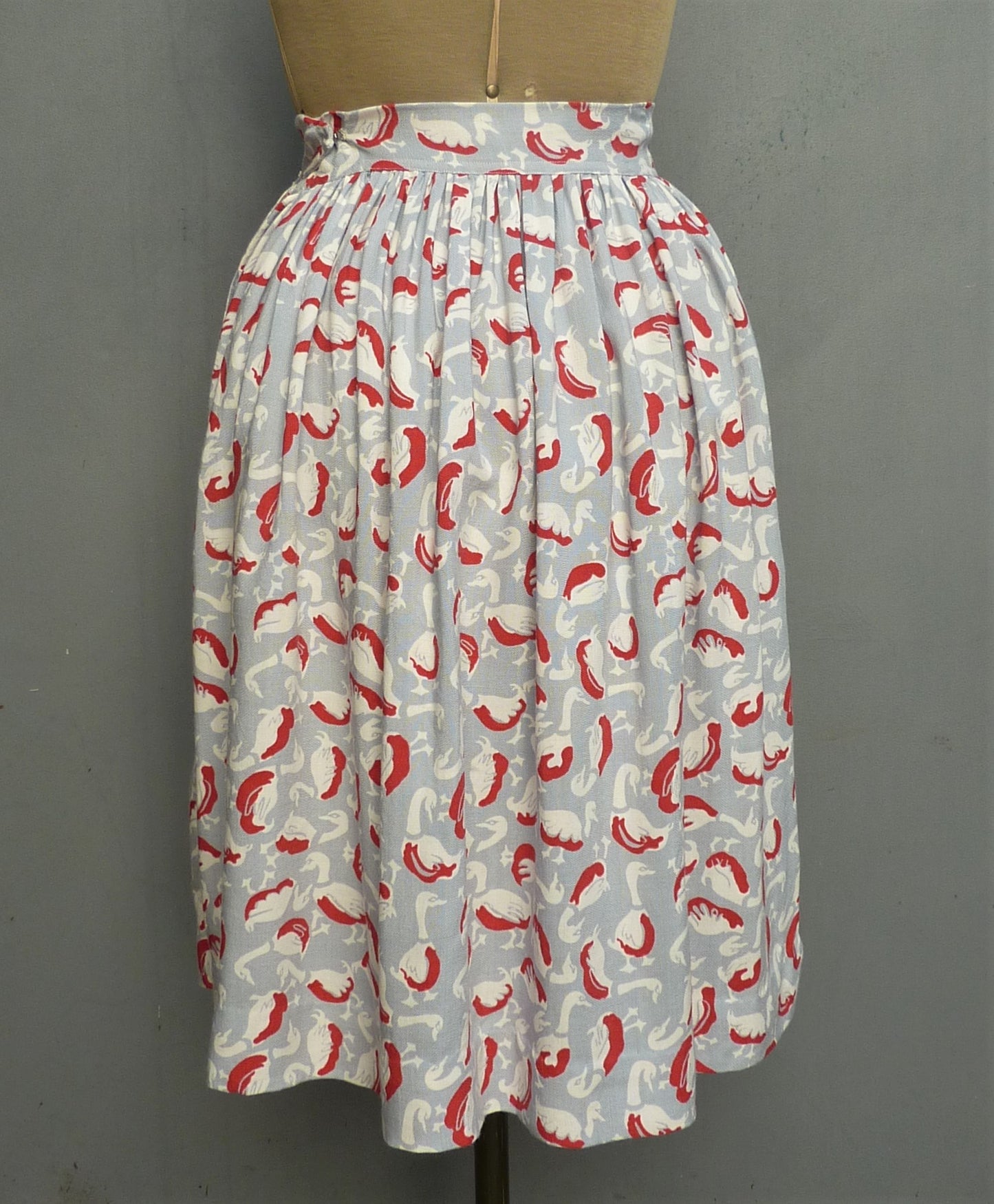 Wonderful Vintage 1940s Skirt Bold Novelty Goose Print Geese Ducks UK XS