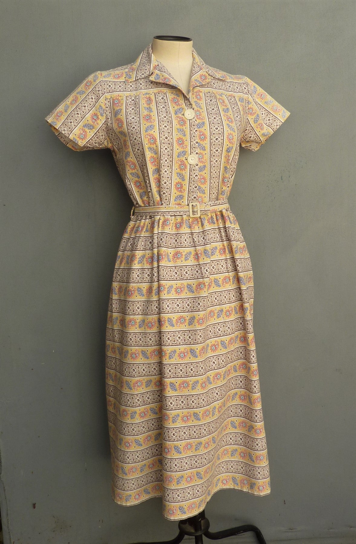 Vintage 1940s Shirt Waister Dress Novelty Paisley Floral Yellow Brown Print UK XS