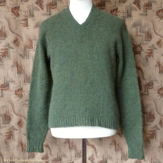 Vintage Mens 1950s Fuzzy Mohair V Neck Sweater Jumper Moss Green L