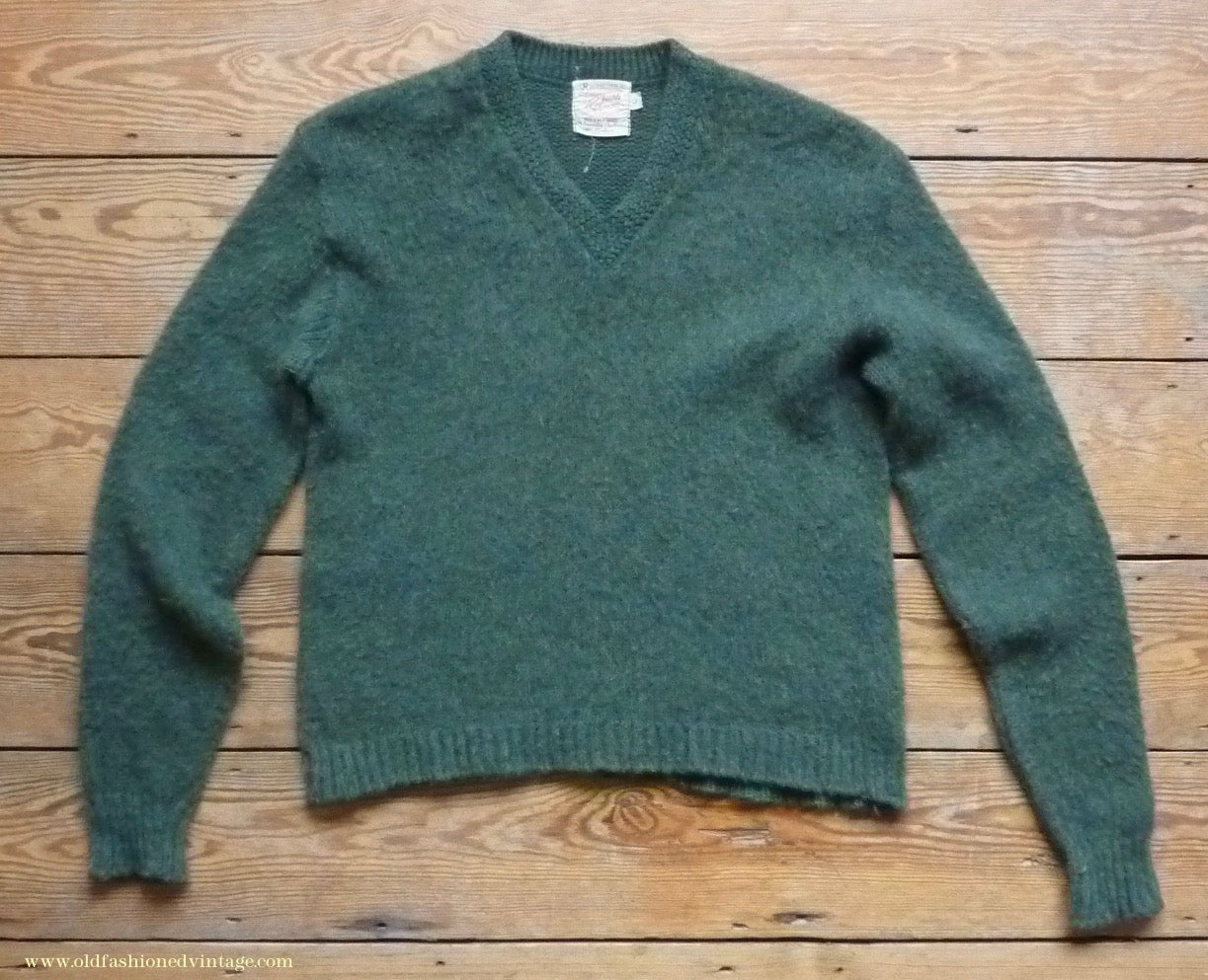 Vintage Mens 1950s Fuzzy Mohair V Neck Sweater Jumper Moss Green L