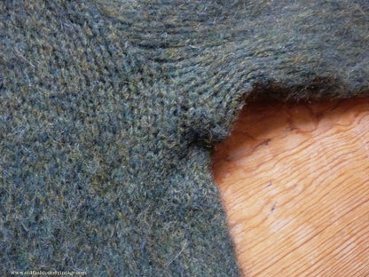 Vintage Mens 1950s Fuzzy Mohair V Neck Sweater Jumper Moss Green L