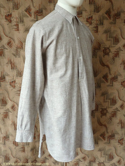 Vintage Mens 1930s 1940s French Pullover Work Shirt Oatmeal Marl Cotton Salt & Pepper Overhead Half Buttoned Spearpoint Collar S