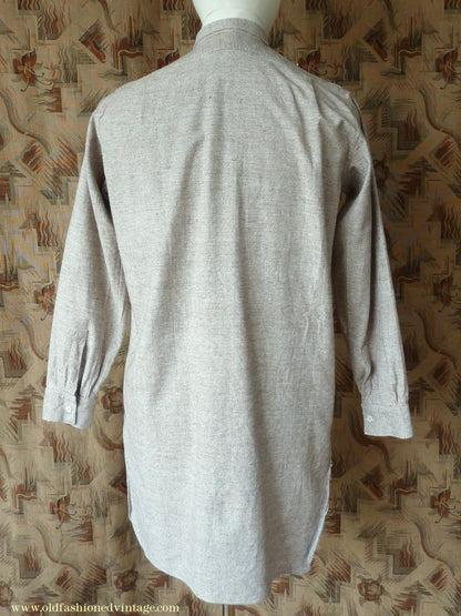 Vintage Mens 1930s 1940s French Pullover Work Shirt Oatmeal Marl Cotton Salt & Pepper Overhead Half Buttoned Spearpoint Collar S