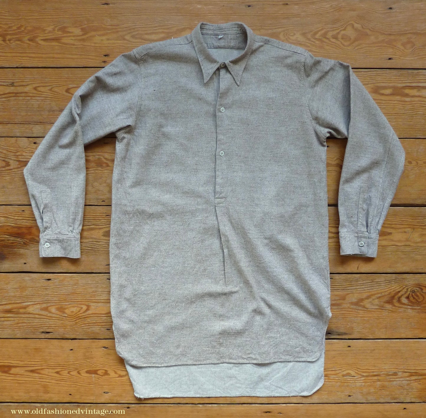 Vintage Mens 1930s 1940s French Pullover Work Shirt Oatmeal Marl Cotton Salt & Pepper Overhead Half Buttoned Spearpoint Collar S