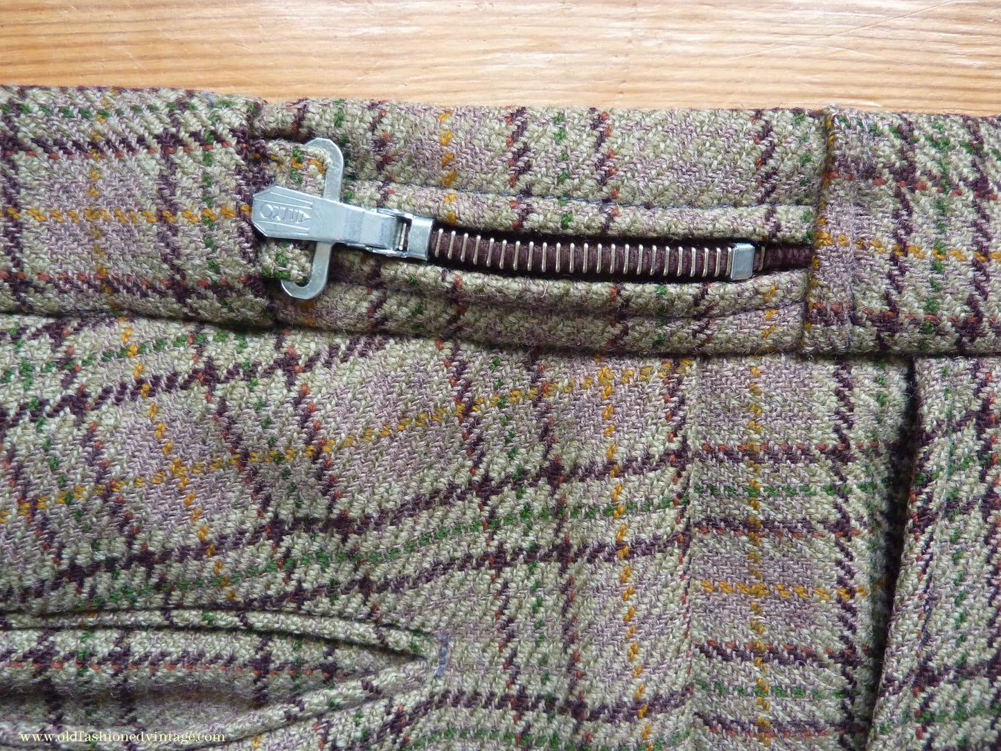Vintage Mens 1970s Irish Bespoke Tweed Suit Green Brown Plaid Check 44"