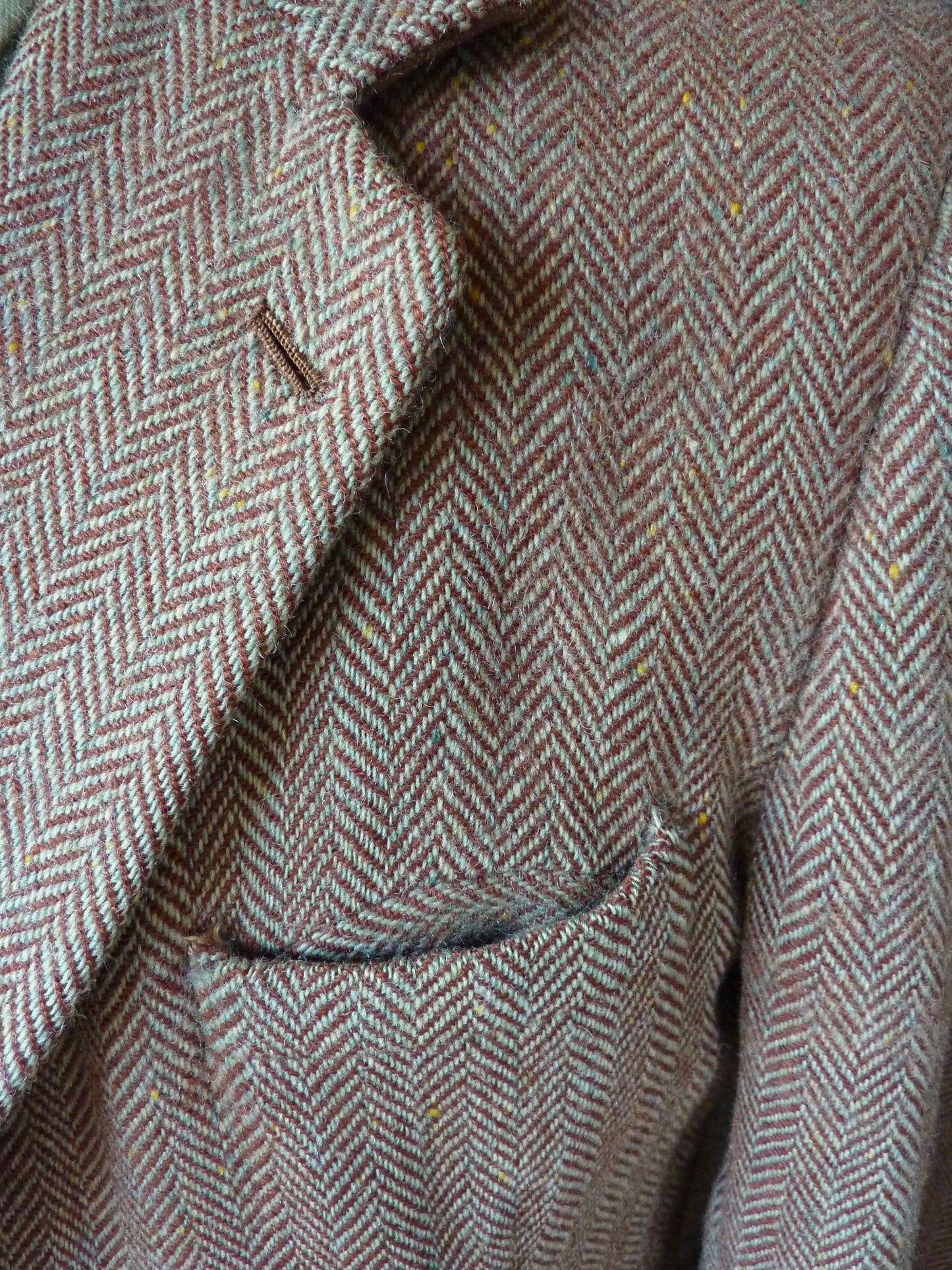 Vintage Mens 1940s Tweed Suit 2 Piece Single Breasted Brown Green Flecked Herringbone Wool 42" Extra Long