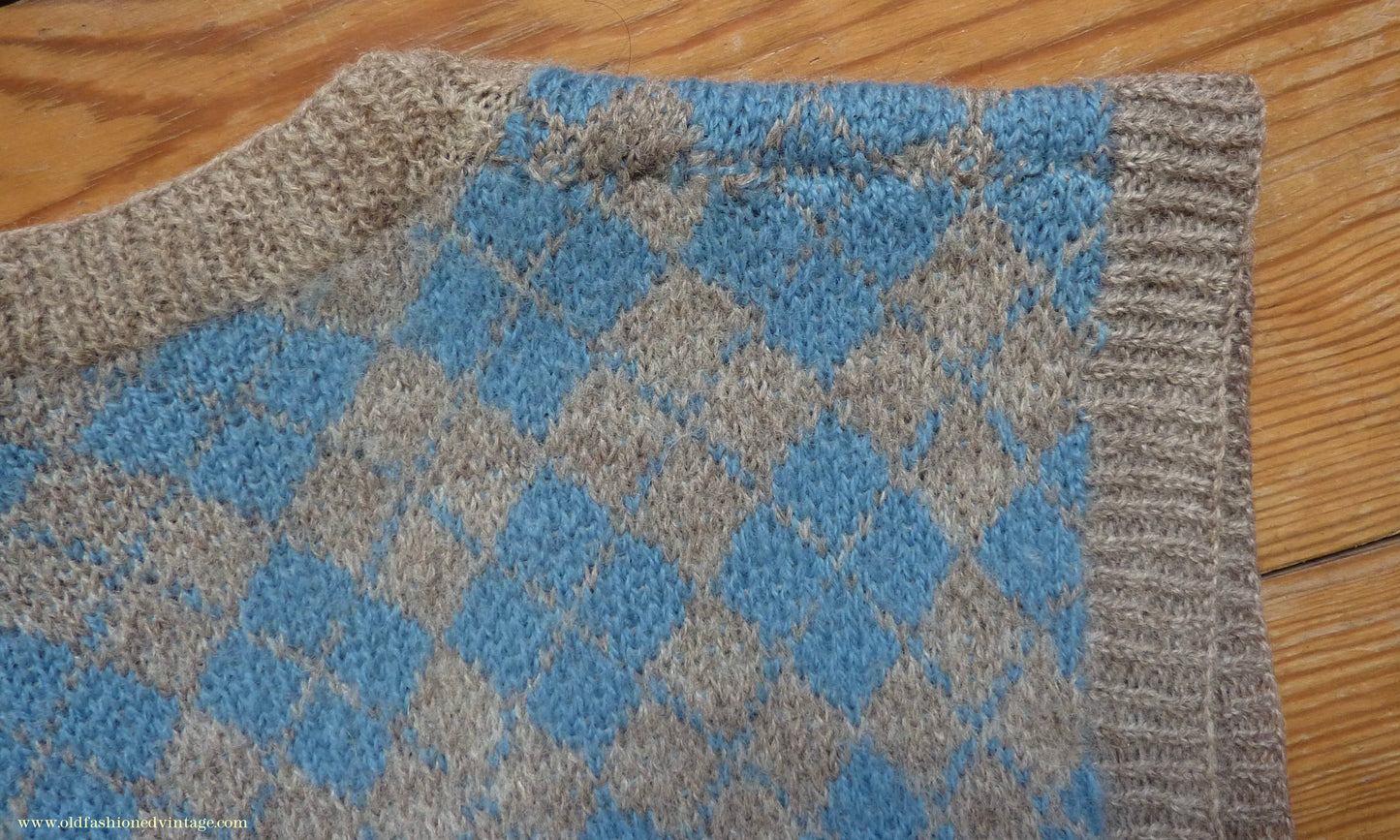 Vintage Mens 1940s 1950s Hand Knitted Argyle Fair Isle Slipover Sweater Vest Beige Blue Diamond Fairisle Tank Top S / XS