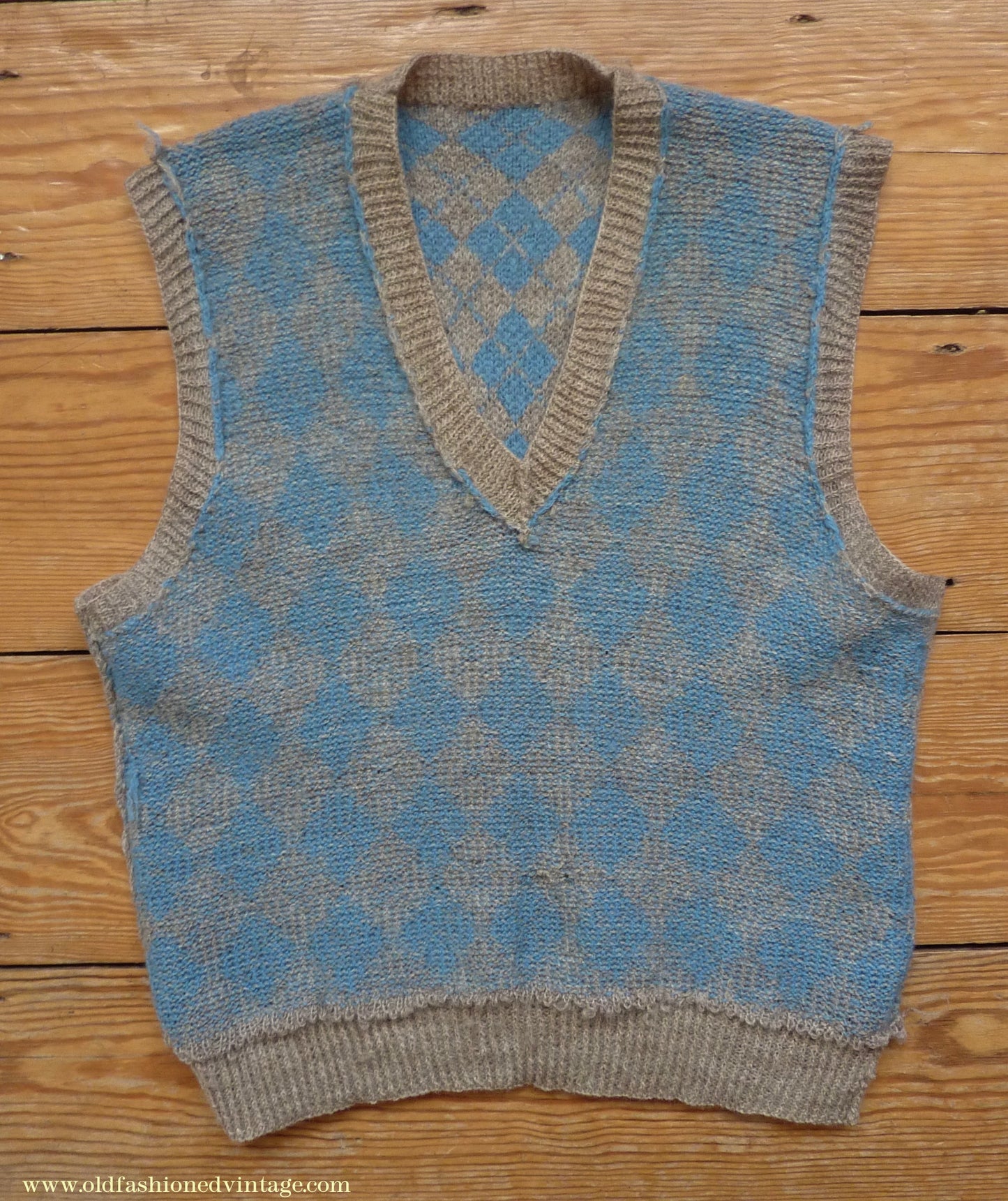 Vintage Mens 1940s 1950s Hand Knitted Argyle Fair Isle Slipover Sweater Vest Beige Blue Diamond Fairisle Tank Top S / XS