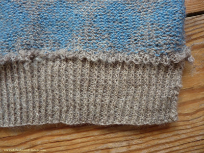 Vintage Mens 1940s 1950s Hand Knitted Argyle Fair Isle Slipover Sweater Vest Beige Blue Diamond Fairisle Tank Top S / XS
