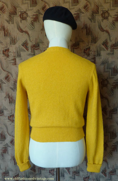 Old Fashioned Garments Vintage Reproduction 1940s Mens Round Neck Jumper Dandelion Yellow Sweater S