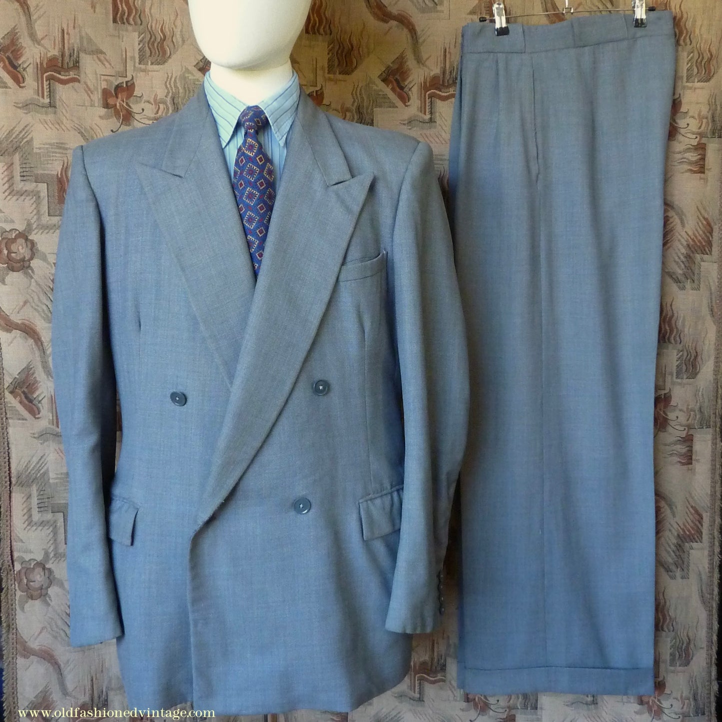 Vintage Mens 1940s CC41 Double Breasted Suit Light Grey Wool Blue Windowpane Check 42"