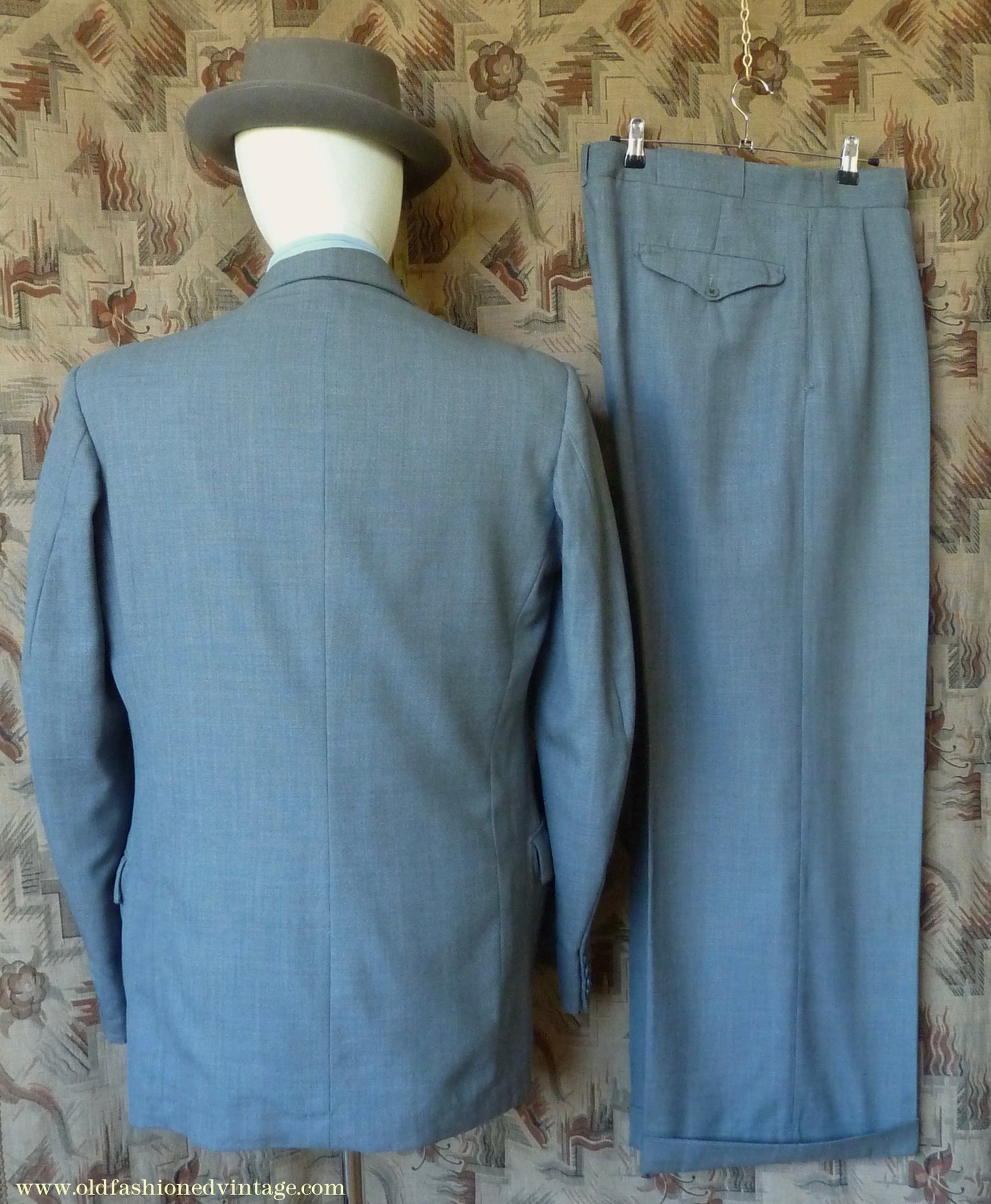 Vintage Mens 1940s CC41 Double Breasted Suit Light Grey Wool Blue Windowpane Check 42"