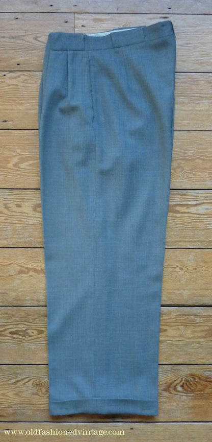 Vintage Mens 1940s CC41 Double Breasted Suit Light Grey Wool Blue Windowpane Check 42"