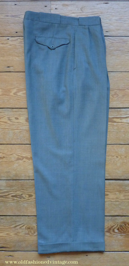 Vintage Mens 1940s CC41 Double Breasted Suit Light Grey Wool Blue Windowpane Check 42"