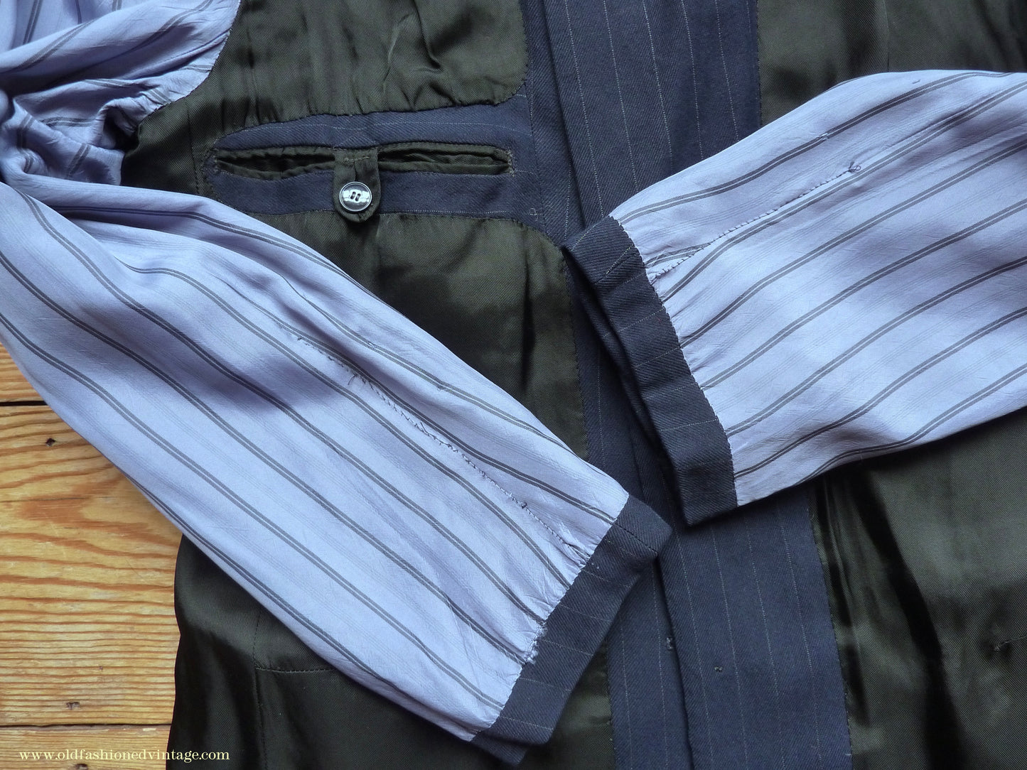 Vintage Mens 1940s European Tailored 2 Piece Suit Dark Blue Pinstripe Rayon Single Breasted 38"