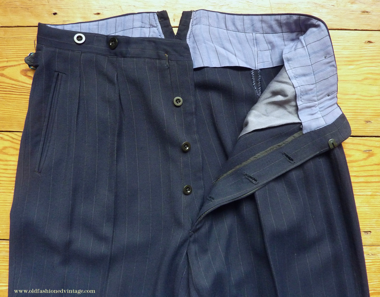 Vintage Mens 1940s European Tailored 2 Piece Suit Dark Blue Pinstripe Rayon Single Breasted 38"