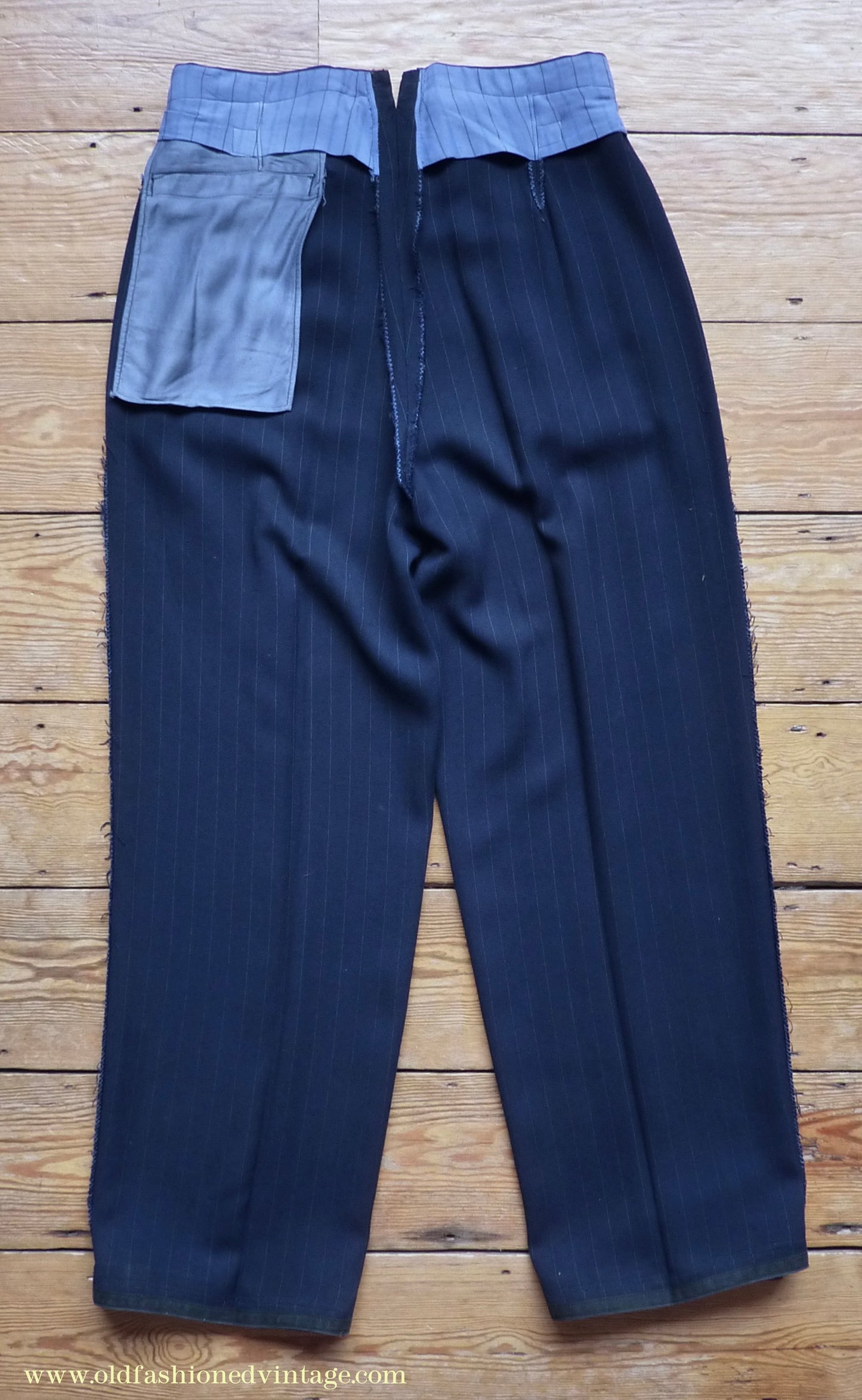 Vintage Mens 1940s European Tailored 2 Piece Suit Dark Blue Pinstripe Rayon Single Breasted 38"