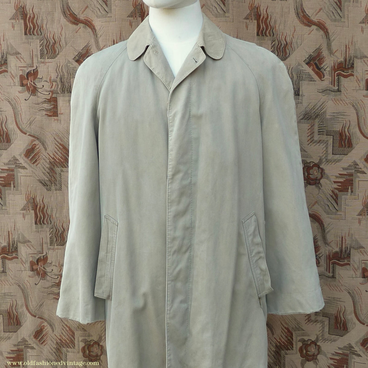 Vintage Mens 1950s 1960s Single Breasted Raglan Raincoat Khaki Beige Trench Coat Mac XS