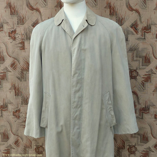 Vintage Mens 1950s 1960s Single Breasted Raglan Raincoat Khaki Beige Trench Coat Mac XS