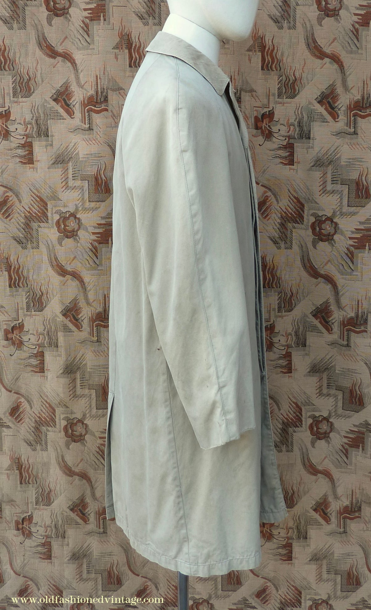 Vintage Mens 1950s 1960s Single Breasted Raglan Raincoat Khaki Beige Trench Coat Mac XS