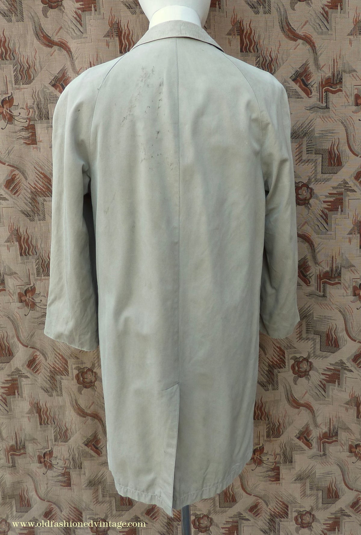 Vintage Mens 1950s 1960s Single Breasted Raglan Raincoat Khaki Beige Trench Coat Mac XS