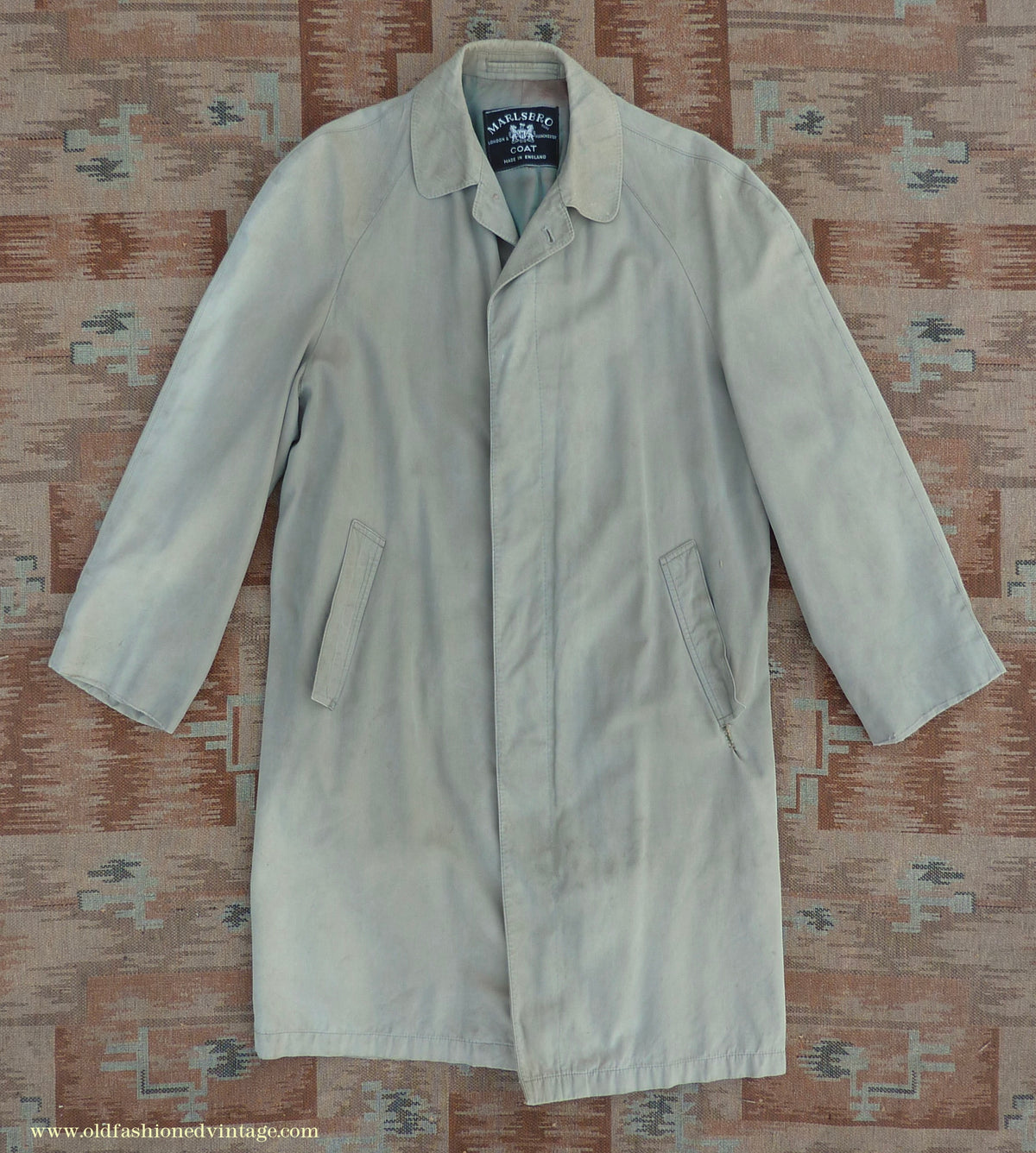 Vintage Mens 1950s 1960s Single Breasted Raglan Raincoat Khaki Beige Trench Coat Mac XS