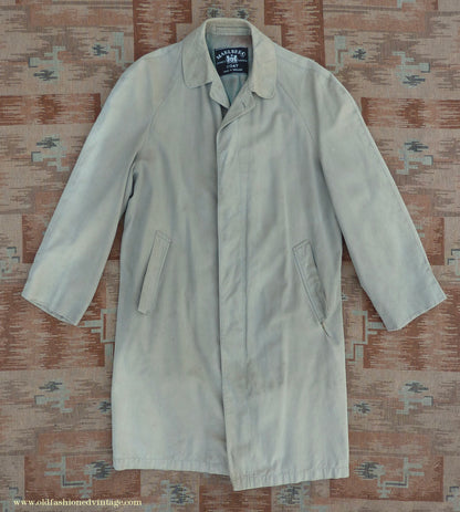 Vintage Mens 1950s 1960s Single Breasted Raglan Raincoat Khaki Beige Trench Coat Mac XS
