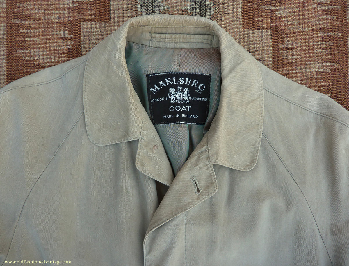 Vintage Mens 1950s 1960s Single Breasted Raglan Raincoat Khaki Beige Trench Coat Mac XS