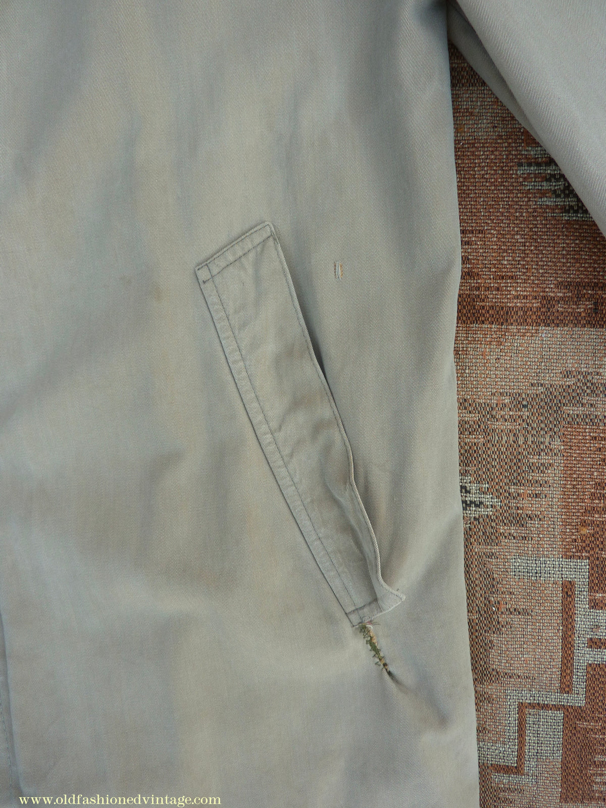 Vintage Mens 1950s 1960s Single Breasted Raglan Raincoat Khaki Beige Trench Coat Mac XS