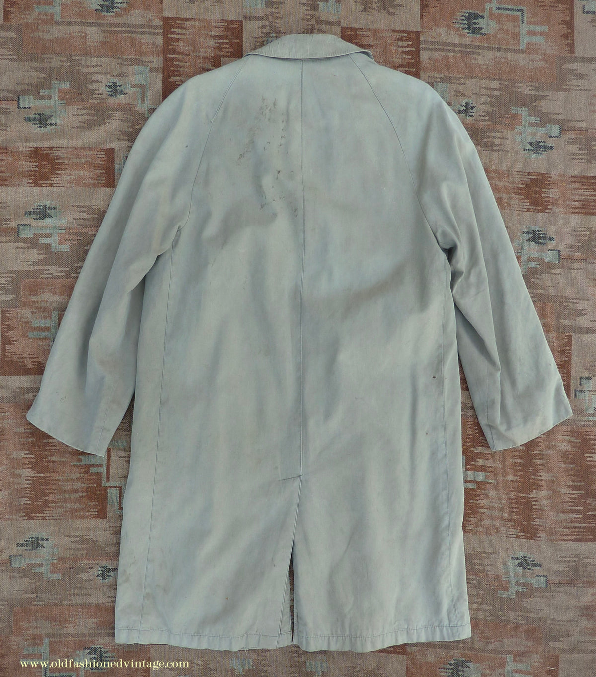 Vintage Mens 1950s 1960s Single Breasted Raglan Raincoat Khaki Beige Trench Coat Mac XS